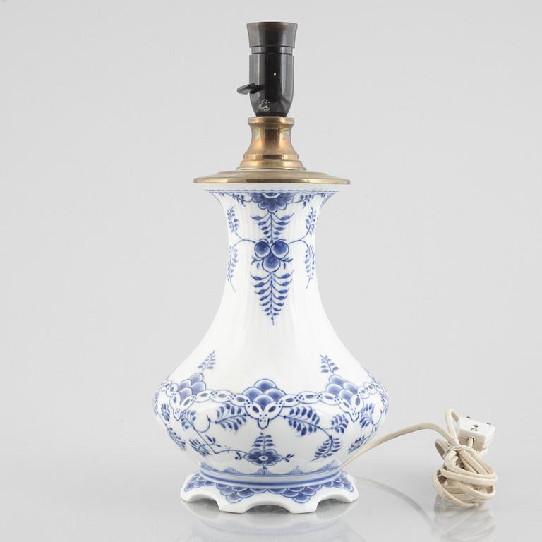 Bordslampa, porslin, Royal Copenhagen, "Musselmalet", modellnummer 1212, post 1923.