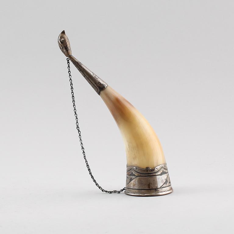 DRYCKESHORN, med silverbeslag, Ryssland, omkring år 1900.