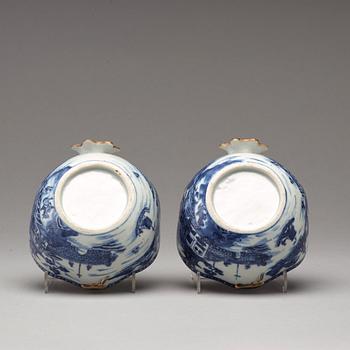 TERRINER med FAT, ett par, kompaniporslin. Qing dynastin, Qianlong (1736-95).