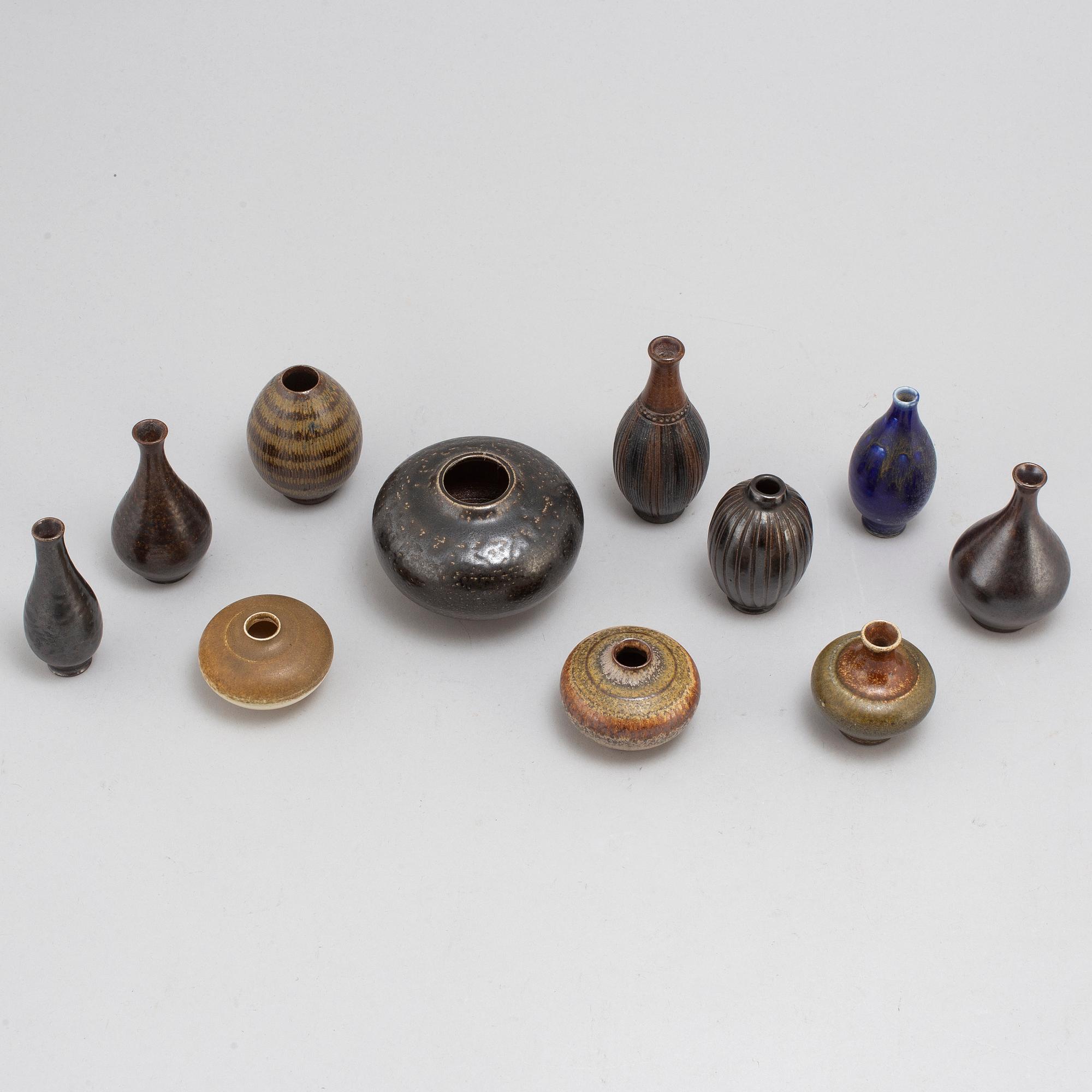 A set of 11 miniature vases, Wallåkra, mostly by Arthur Andersson. 1950s / 60s.