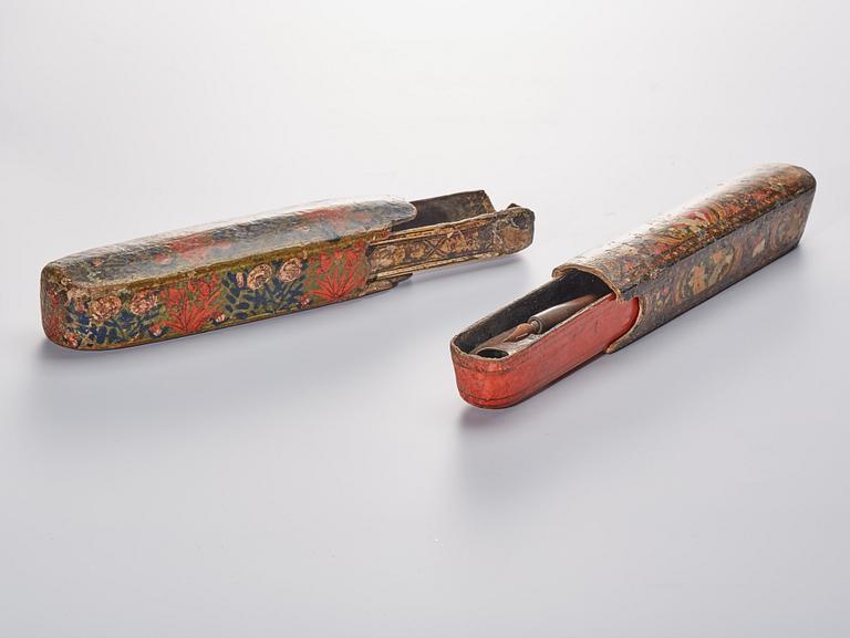 PENNSKRIN, 2 st., "Qalamdan", Qajar 1800-tal.