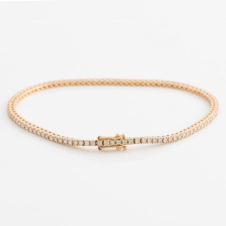 Tennis bracelet 18K rose gold with round brilliant-cut diamonds.