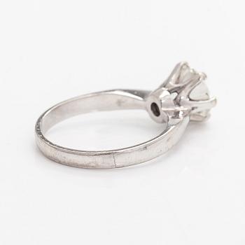 Ring, briljantslipad diamant, 14K vitguld, Kallion Korupaja, Helsingfors 2008.