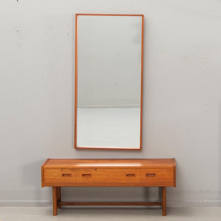 Hallmöbel, Glas & Trä, Hovmantorp, mid-20th century, mirror, chest of drawers.