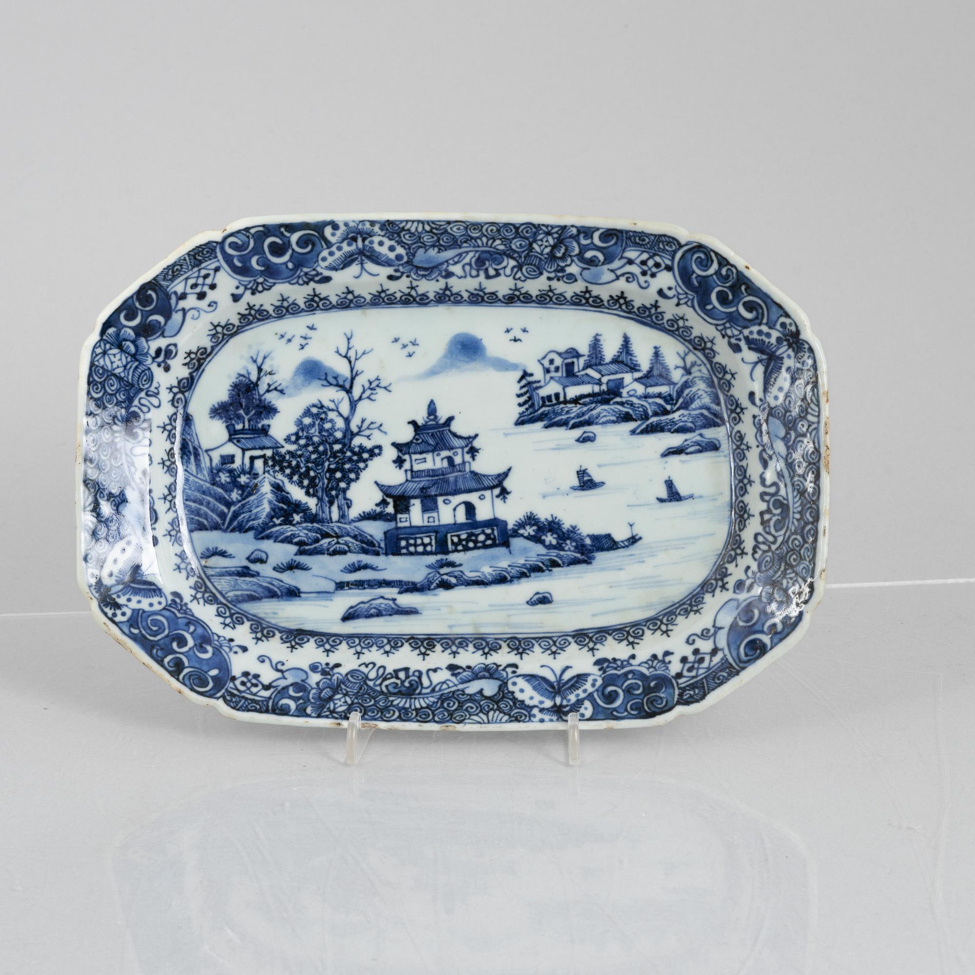Two Chinese export porcelain chargers, Qing dynasty, Qianlong (1736-95).