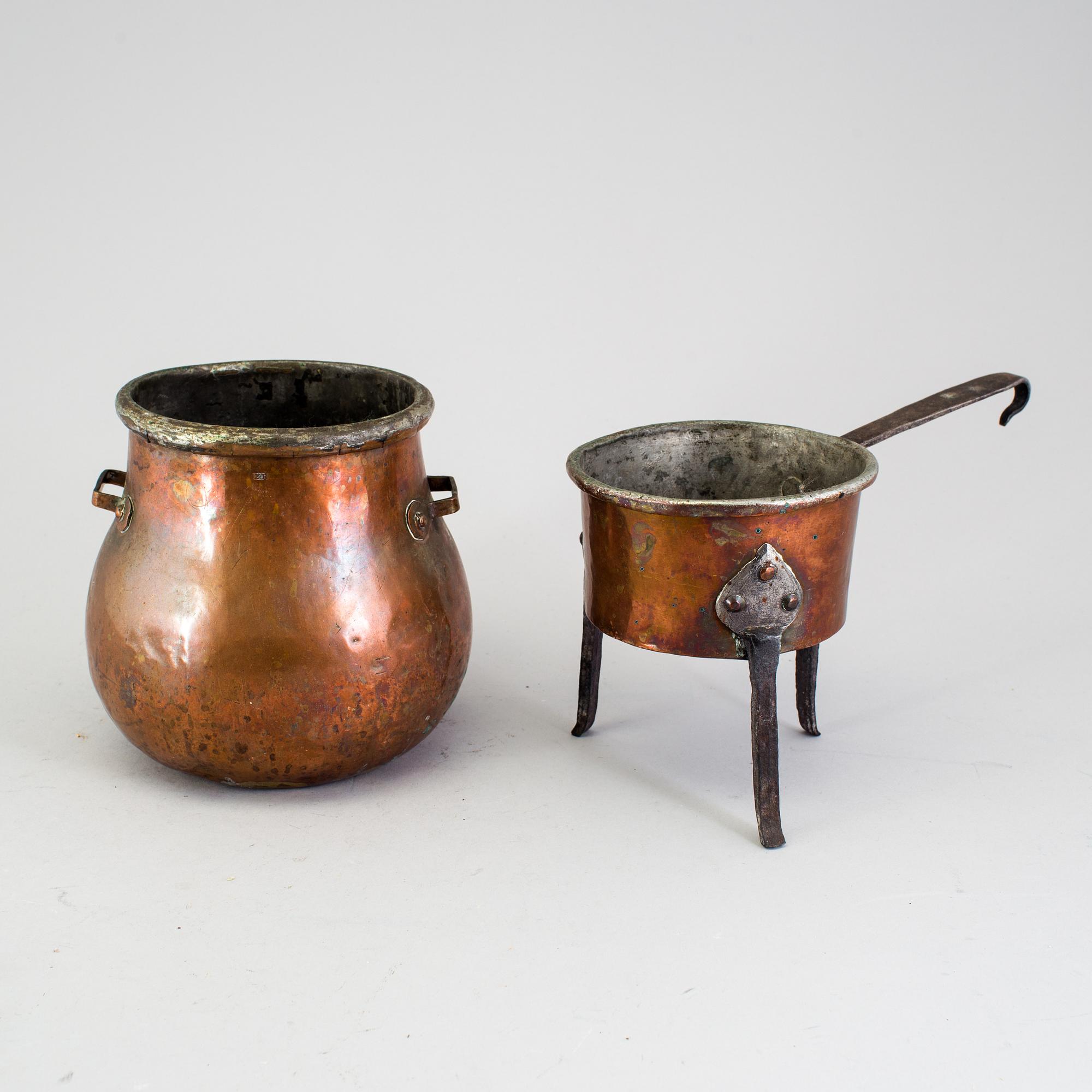 THREE 19TH CENTURY COPPER KITCHEN UTENSILS.