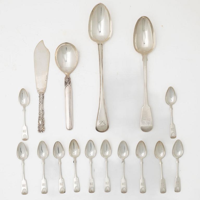 Bestickservisdelar, 16 st, bl.a. Charles Lias, London, England 1844.
