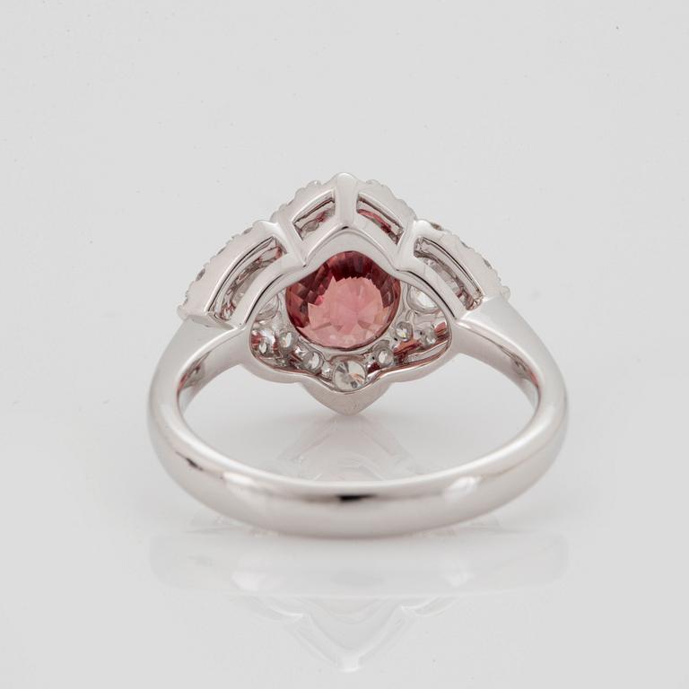 A RING set with an oval brilliant-cut padparadscha sapphire.