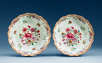 1626. SKÅLFAT, ett par, kompaniporslin. Qing dynastin, Qianlong (1736-95).