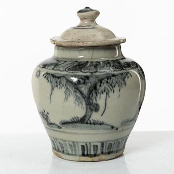 A Chinese blue and white porcelain jar with cover, Ming dynasty (1368-1644).
