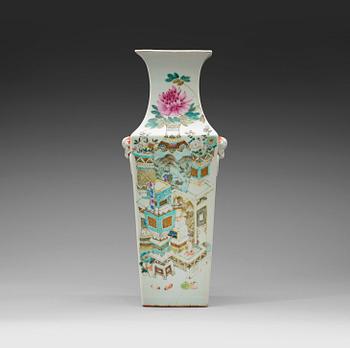 408. A squared famille rose vase, late Qing dynasty (1644-1912).