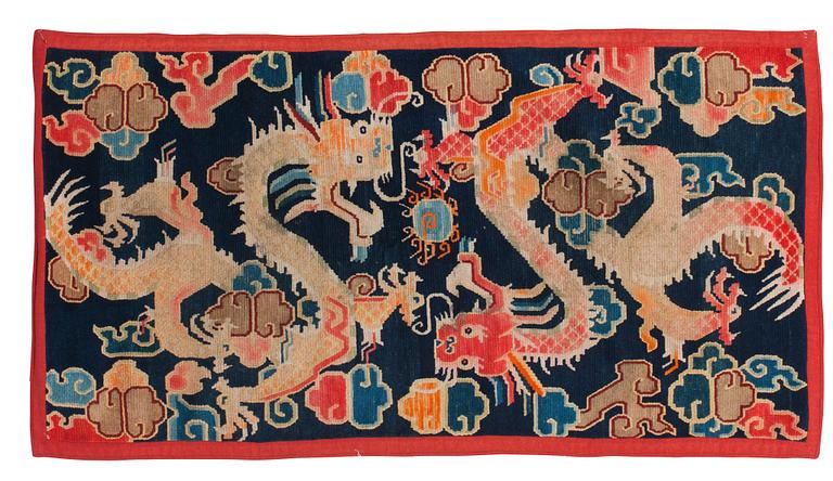 RUG. Antique Tibet. 162 x 88,5 cm. Late Qing dynasty.