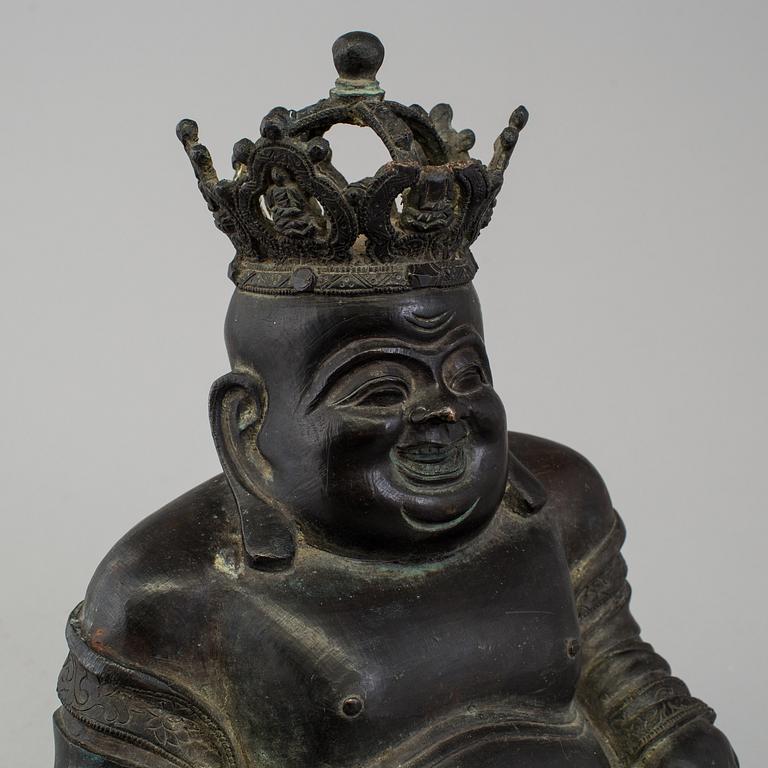 A large seated bronze figure of budhai, presumably early 1900s.