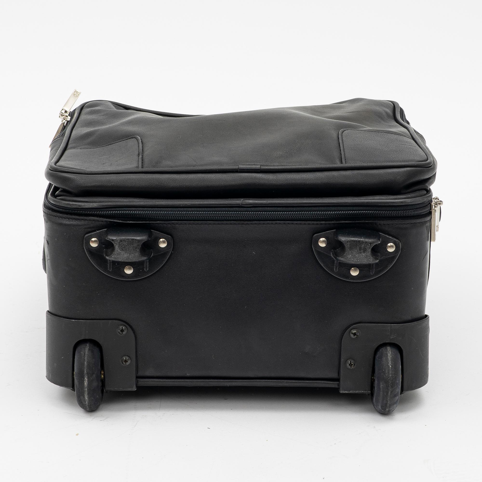 Loewe, kabinväska samt necessär.