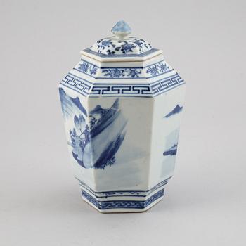 A blue and white hexagonal vase with cover, Qing dynasty, Guangxu (1872-1908).