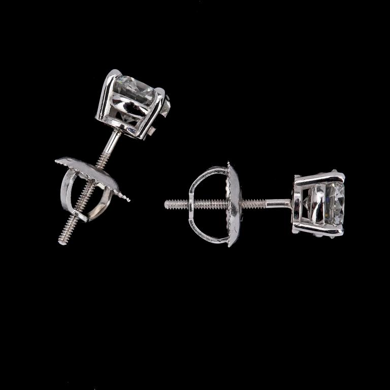EARSTUDS, each brilliant cut diamond, 0.52 cts.