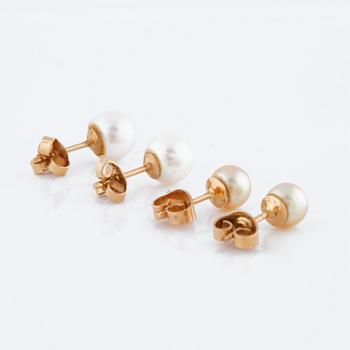 ÖRHÄNGEN, två par, med odlade pärlor. Välgörenhetsauktion Läkare Utan Gränser.