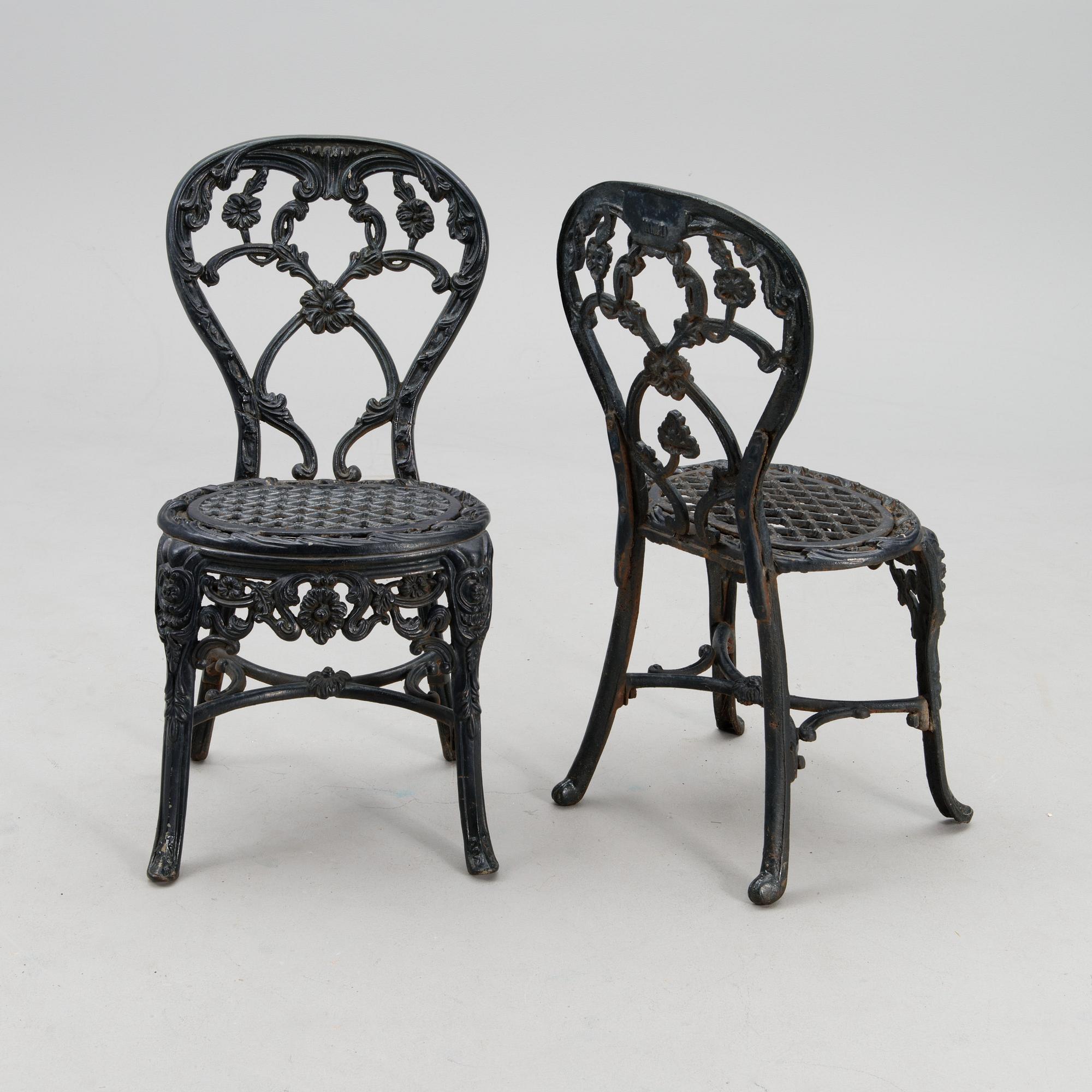 An early 20th century five piece garden suite for Porin Konepaja (Björneborgs Mekaniska Werkstad).