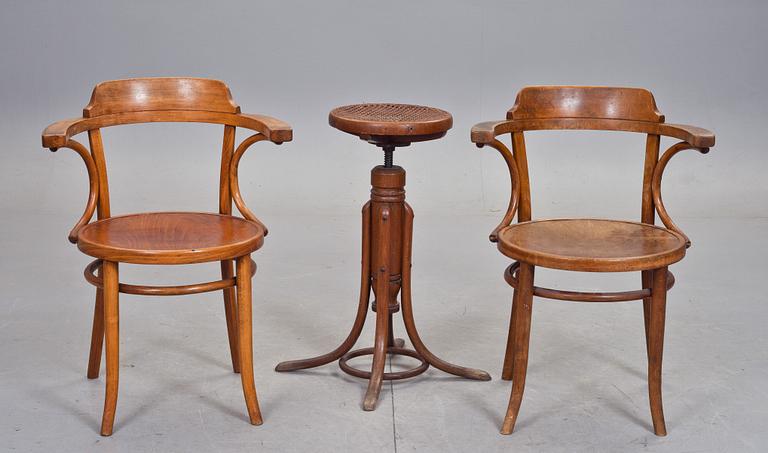 KARMSTOLAR, ett par, Thonet samt PALL, 1900-talets första hälft.