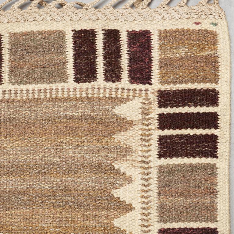 CARPET. "Salerno grå med enkel bård" ("Kristianstad"). Flat weave. 465 x 360 cm. Signed AB MMF BN.