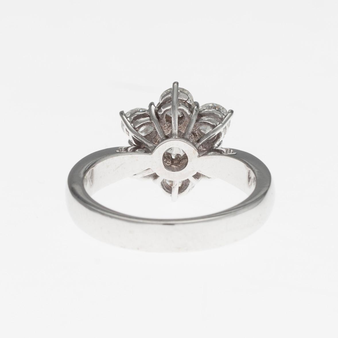 SORMUS, 14K valkokultaa, briljanttihiottuja timantteja yht. 1,50 ct. Paino 5,6 g. Todistus.