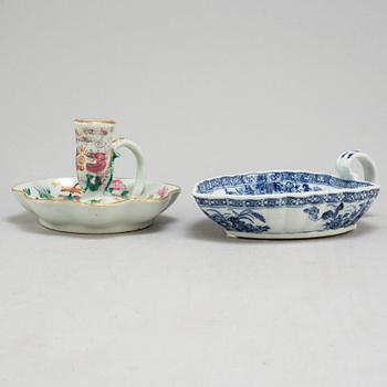 A blue and white saucer with a famille rose Canton candle holder, Qing dynasty, Qianlong and 19th century.