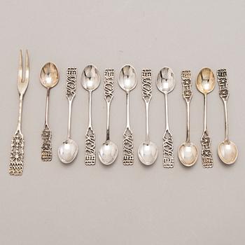 PENTTI SARPANEVA, A set of 6+4 Silver Spoons with a fork, marks of Turun hopea, Turku 1977.