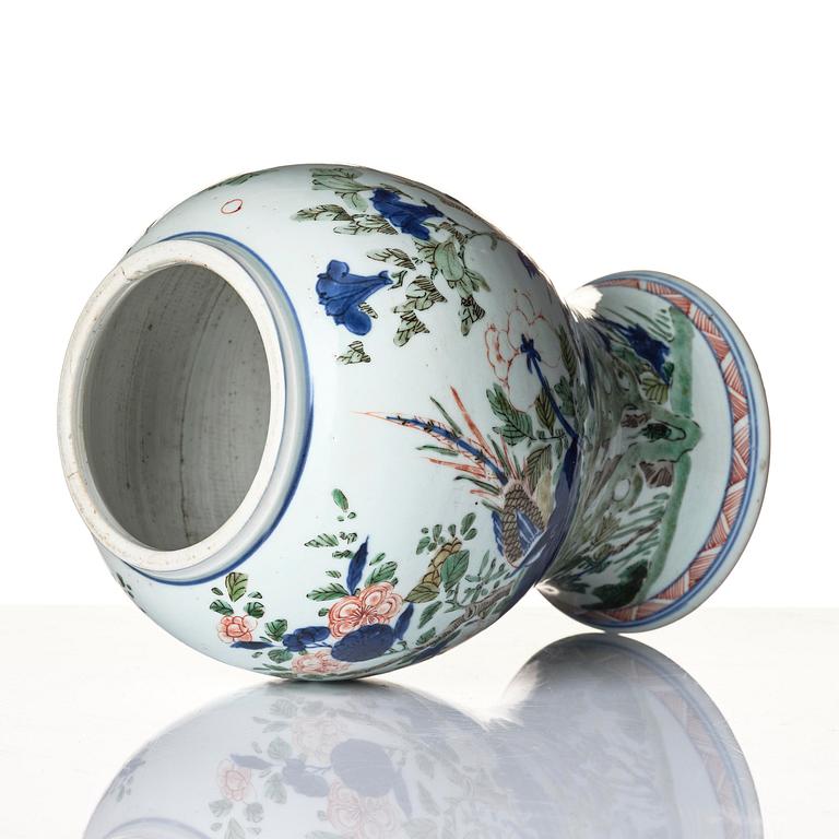 Vas, porslin. Qingdynastin, Kangxi (1662-1722).