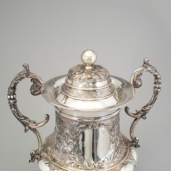 An English 19th century silver urn and cover, mark of John Newton Mappin, Mappin & Webb, London 1895.