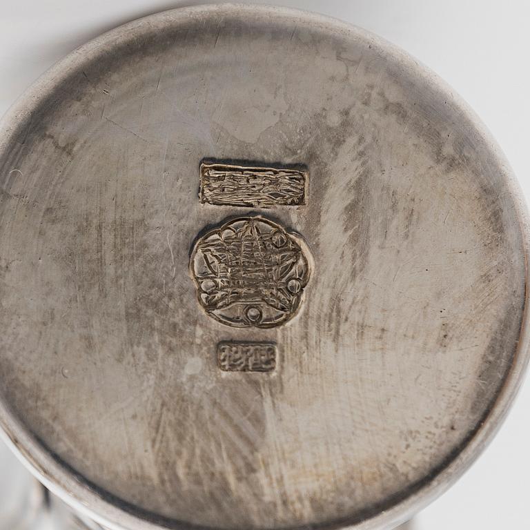 Hopeaesineitä, 3 kpl, hopea .950, Japani, joista kaksi noin v. 1900 ja yksi 1900-luvun alkupuolelta.