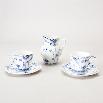 SERVIS 12+1 delar,  Musselmalet halvblonde Royal Copenhagen porslin 1900-talets senare del.