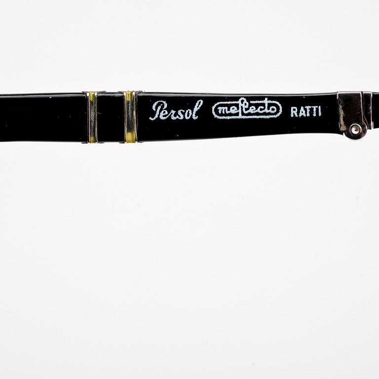 PERSOL, ett par solglasögon, "Folding", modellnr. 806.