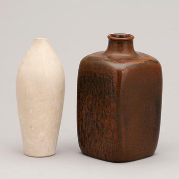 VASER, 2 st, stengods, Stig Lindberg samt Gunnar Nylund, Gustavsberg, 1900-talets andra hälft.