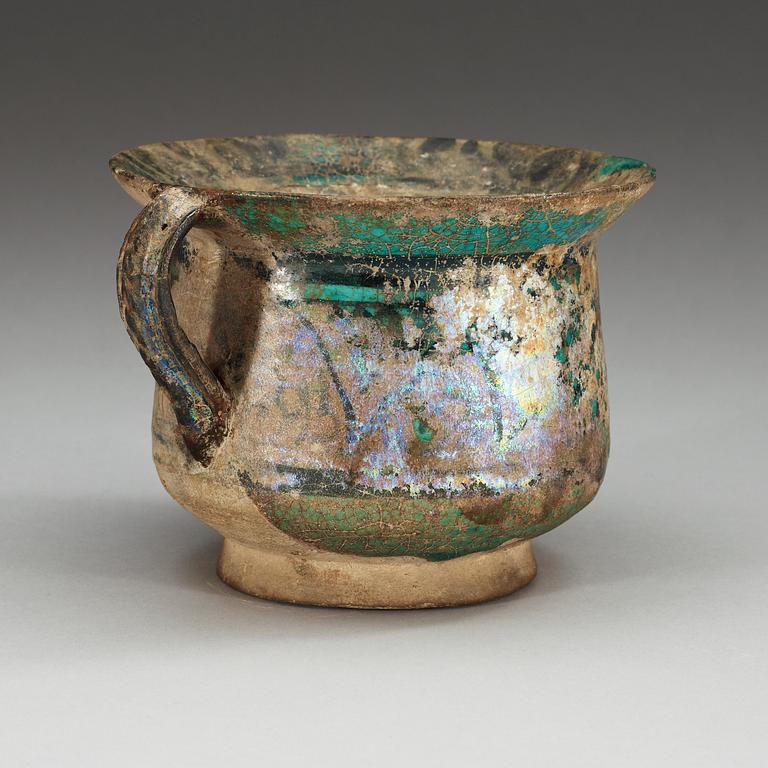 KRUKA, lergods. Turkos glasyr med svart dekor. Höjd 12 cm. Persien 1200-1300-tal.