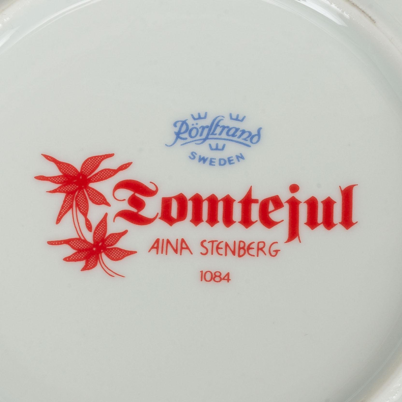 Aina Stenberg, a 46 part porcelain service, 'Tomtejul', Rörstrand.