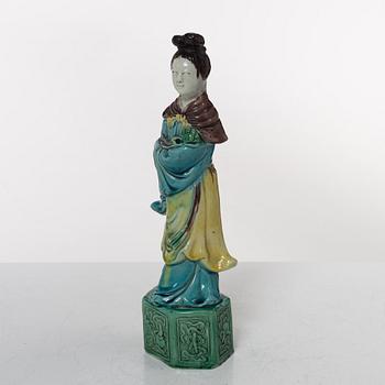 A Chinese porcelain figure of an elegant lady, 20th century.
