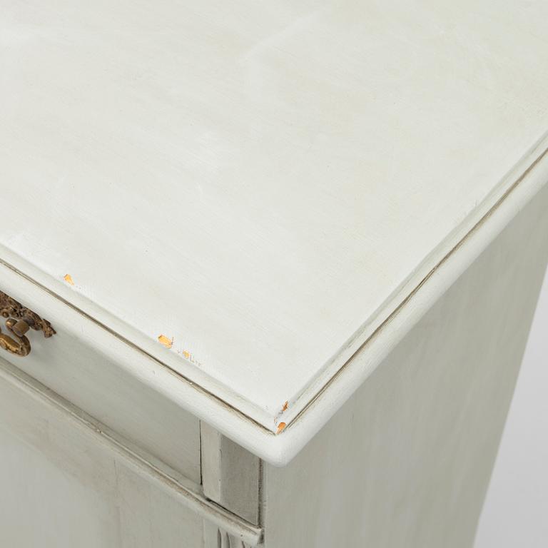 A cabinet, end of the 19th century.