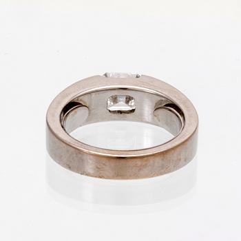Cartier, ring 18K whitegold approx 0,60 ct approx F-G VS, original case, box and certificate, serial number BAA 730.