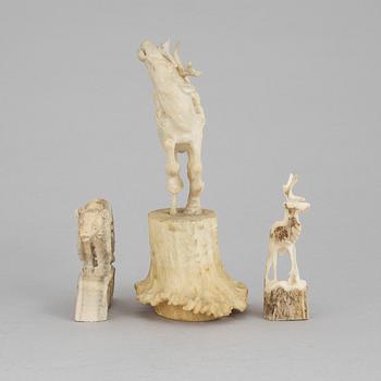 ERIK NORBERG, 3 figurines in reindeer horns, 2 of wich by Erik Norberg.