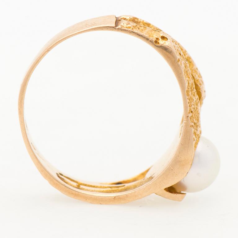 A BJÖRN WECKSTRÖM RING, "Lapin kevät", cultured pearls, 14K gold. Lapponia 1960s.