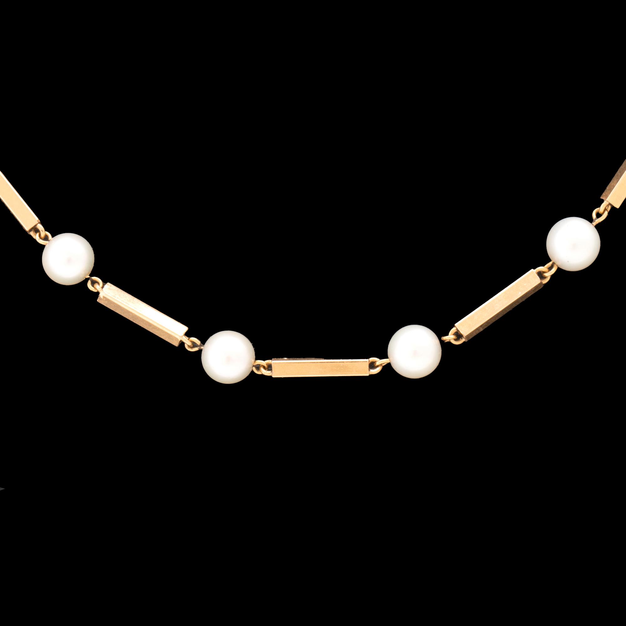 A set of 18K gold necklace and earrings with cultured pearls.