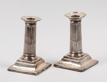 LJUSSTAKAR, ett par, silver, otydliga stämplar, möjligen Newcastle 1800-tal.