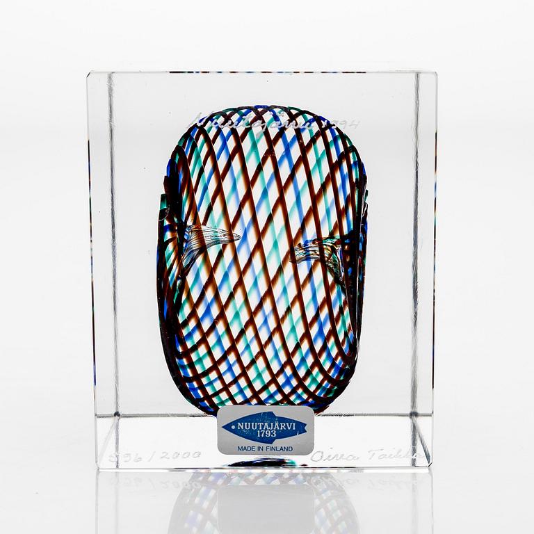 Oiva Toikka, an annual glass cube, signed Oiva Toikka Nuutajärvi 1994 and numbered 596/2000.