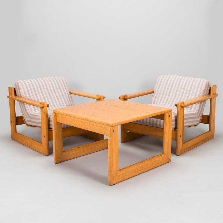 A pair of "Seita" armchairs and table, manufacturer Vilka, Finland, 1970s.