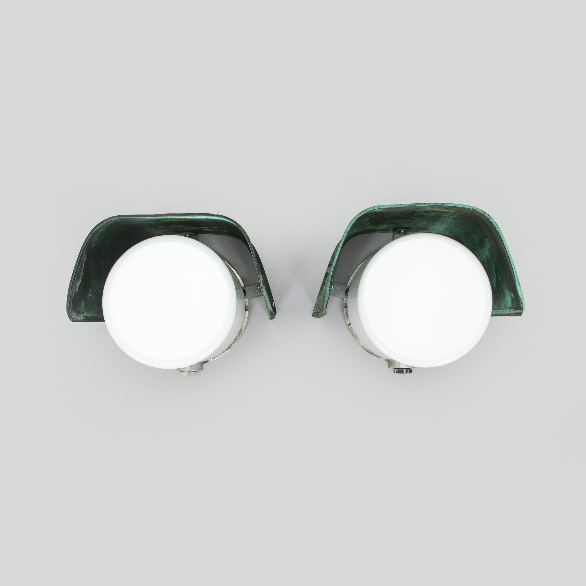 Vägglampor, ett par för utebruk, Sähköliikkeiden OY (SLO) 1960-tal.