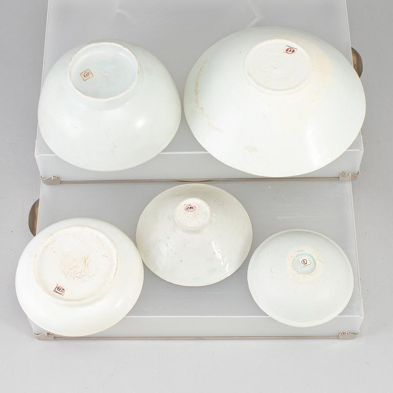 Five white glazed dishes and bowls, Ming and Qing dynasty, 17-18th century.