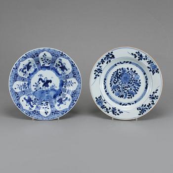 TALLRIKAR, 2 st, porslin, Kina, Kangxi, (1662-1722).