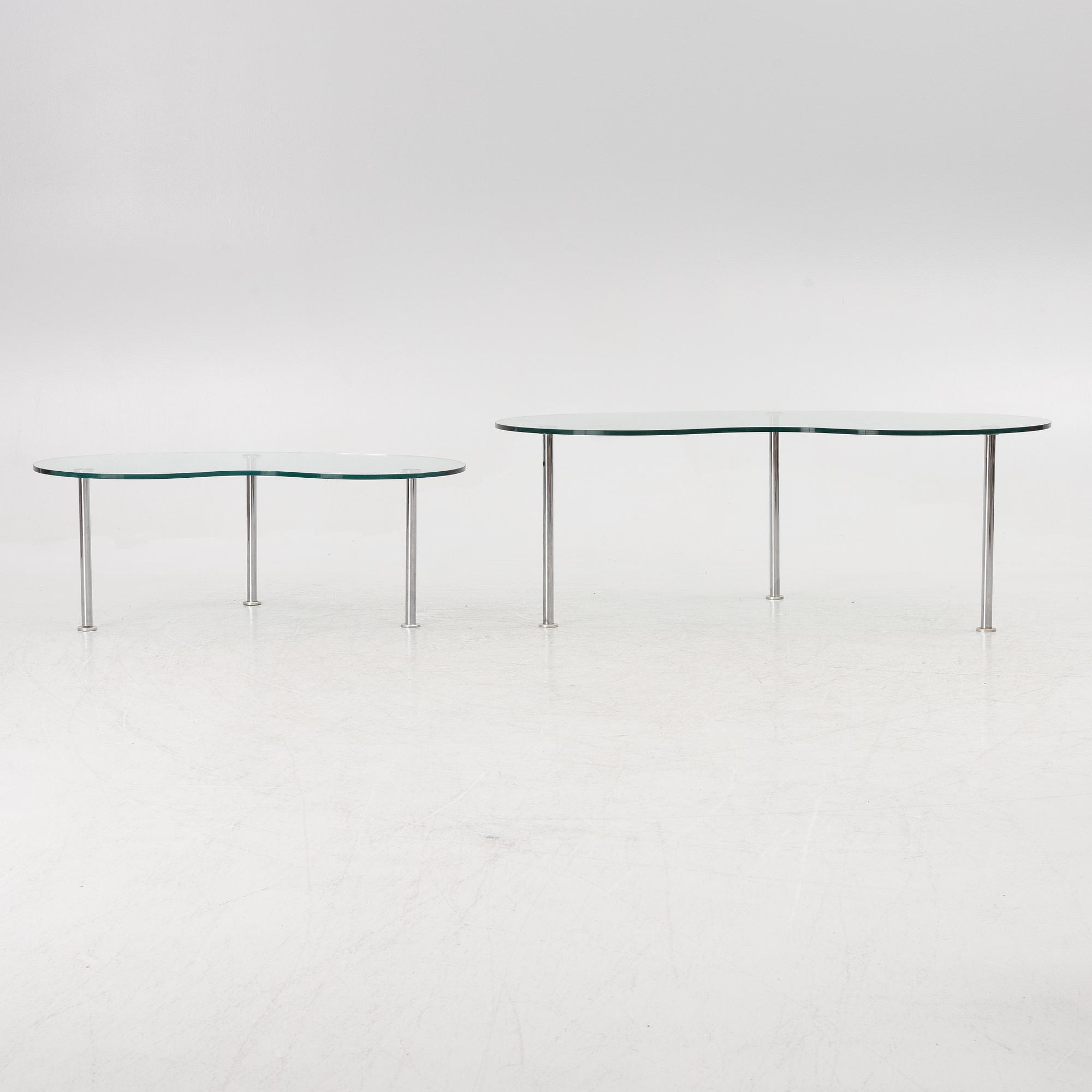 A pair of coffee tables, second half of the 20th Century.
