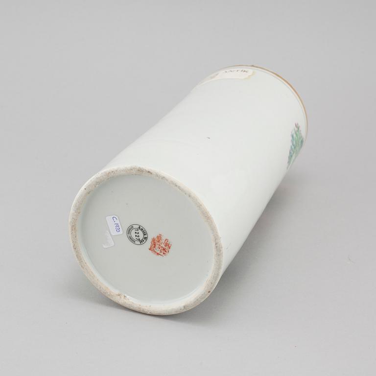 A Chinese brushvase from the beginning of the 20th century.