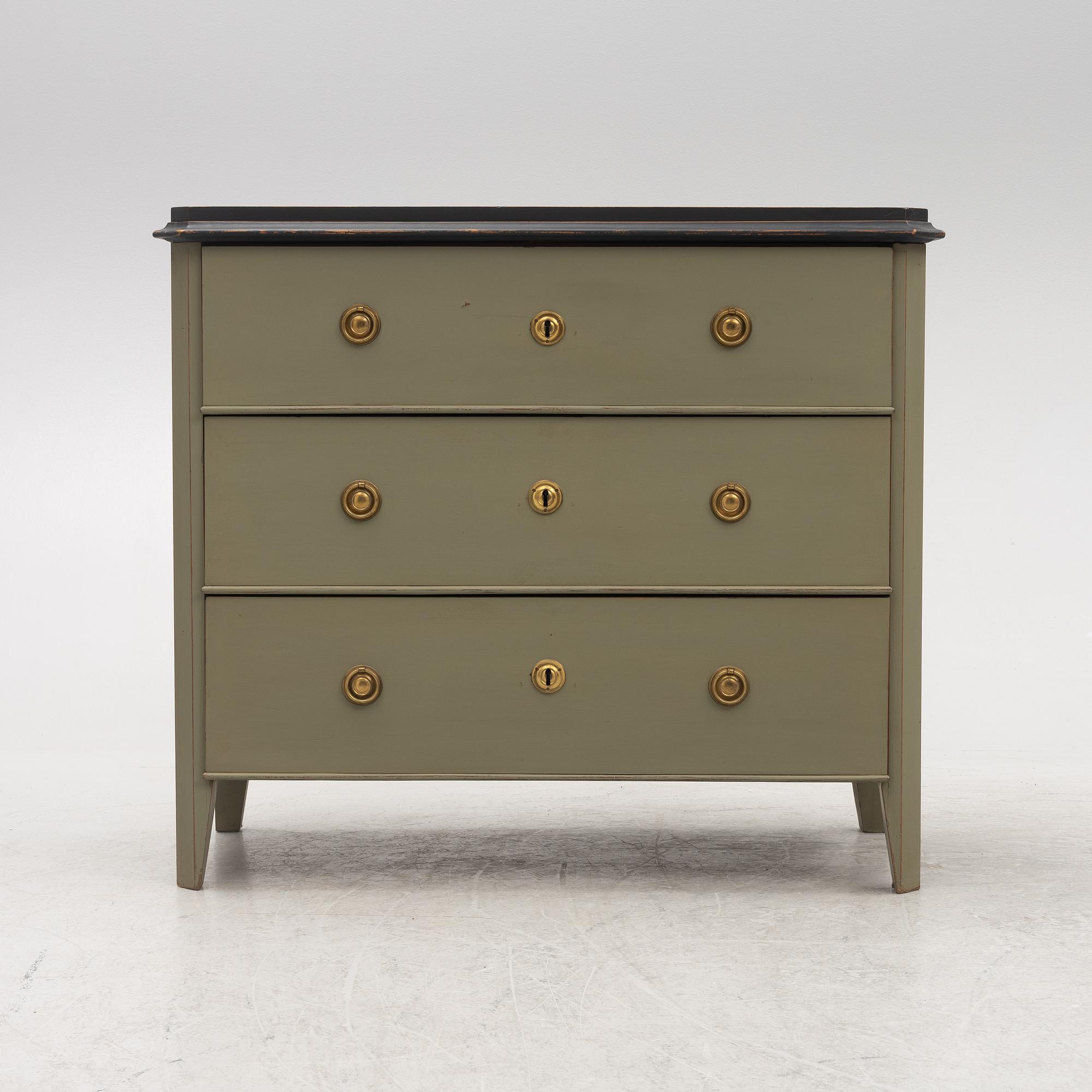 A chest of drawers, early 20th Century.